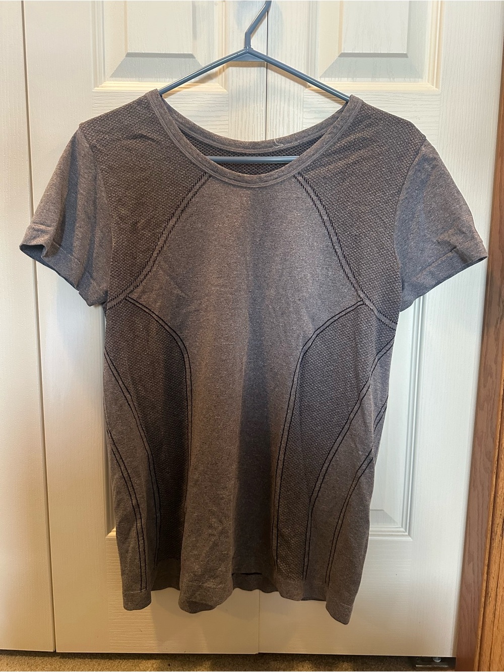 Comfortable Short Sleeve Athletic Tee - Gray